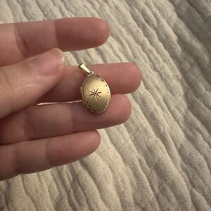 Vintage 10k star diamond locket
